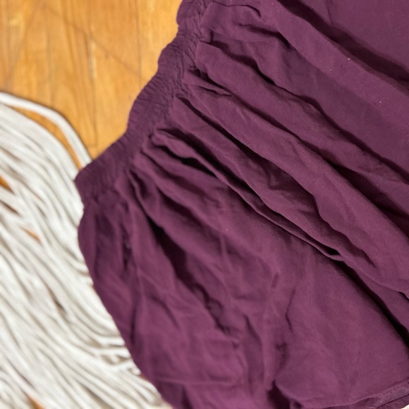 flowy garnet mini skirt - Picture 2 of 2